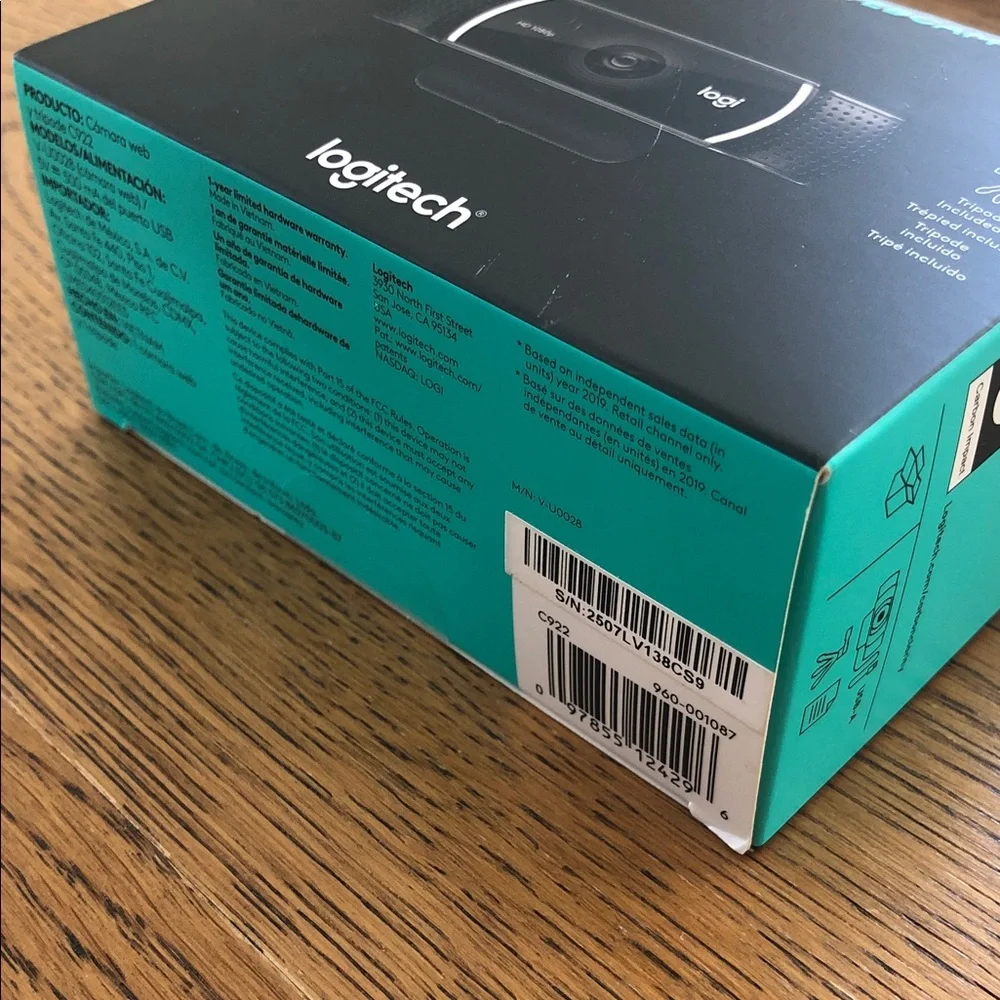 Logitech C922 Pro HD Stream Webcam - Black with Silver Accents